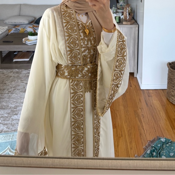 Elegant White & Gold Embroidered Abaya Dress - Picture 5 of 14